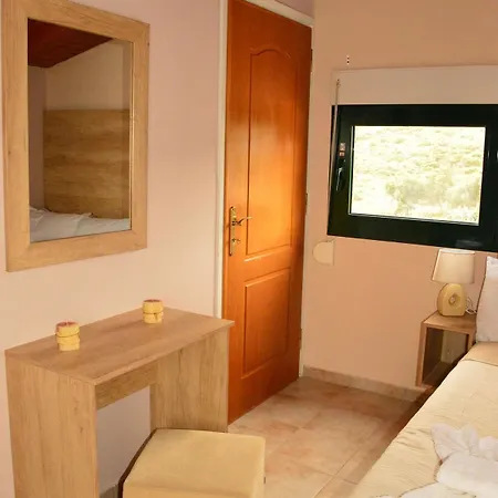 House With 7 Bedrooms In Agia Pelagia, With Wonderful Sea View, Enclos