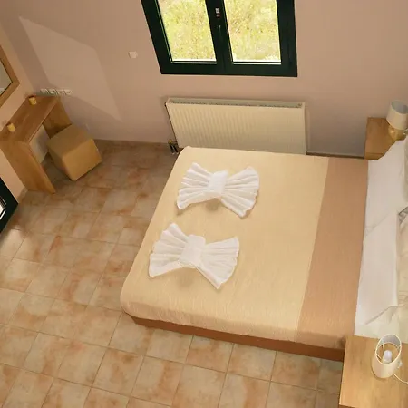 House With 7 Bedrooms In Agia Pelagia, With Wonderful Sea View, Enclos Appartement